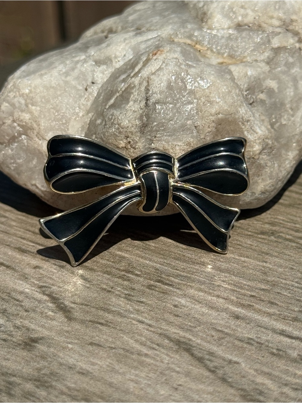 EUC Vintage Trifari black enamel and gold-tone bow brooch
